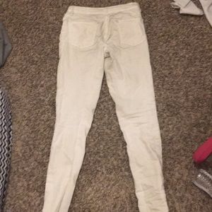 White skinny jeans